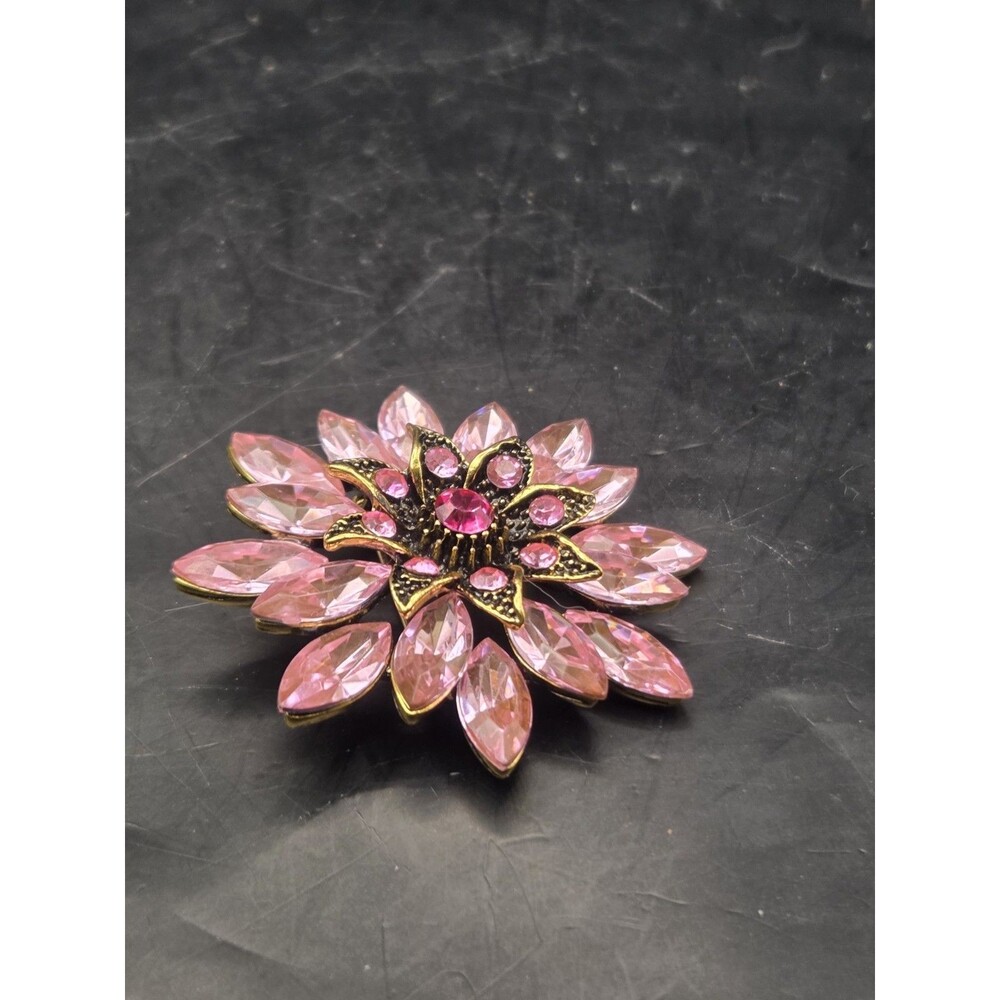 Vintage Chrysanthemum Brooch Pink - Picture 6 of 12